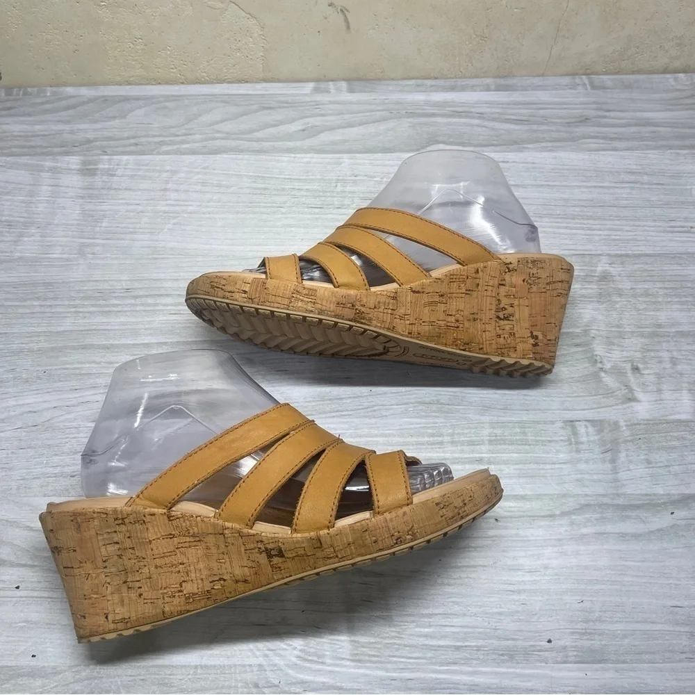 CROCS A Leigh Slip On Leather Tan Camel Brown Strappy Cork Wedge Sandals size 9